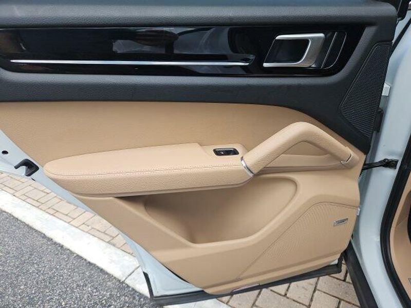 Used 2023 Porsche Cayenne Platinum Edition