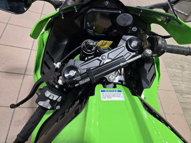 2025 Kawasaki NINJA ZX10R KRT EDITION LIME GREEN AND EBONY AND PEARL BLIZZARD WHITEImage 14