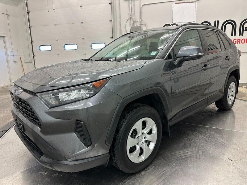 2021 Toyota RAV4 LEImage 11