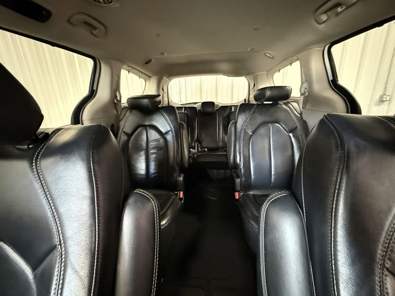 Used 2022 Chrysler Pacifica Touring LImage 21