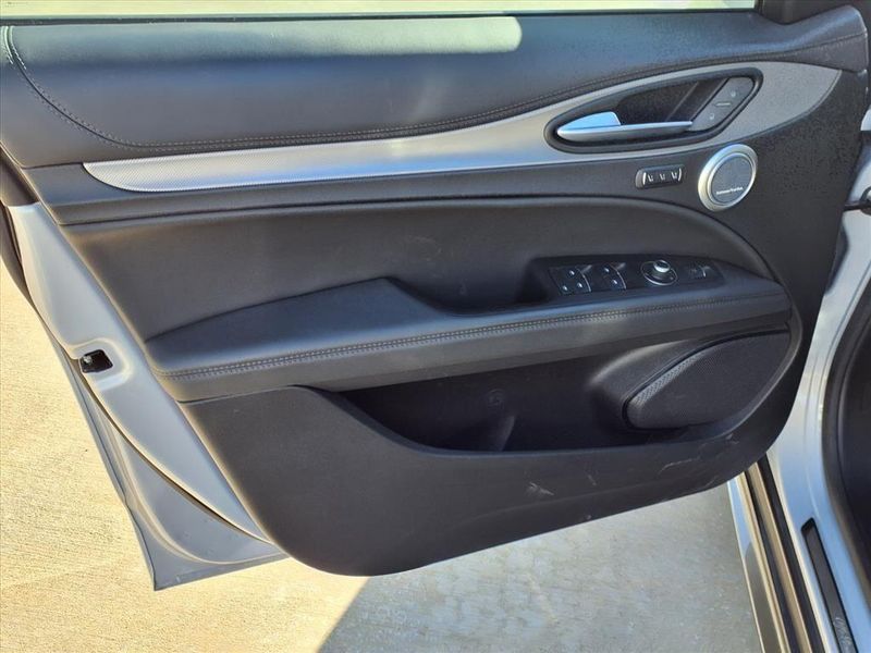 Used 2024 Alfa Romeo Stelvio TiImage 16