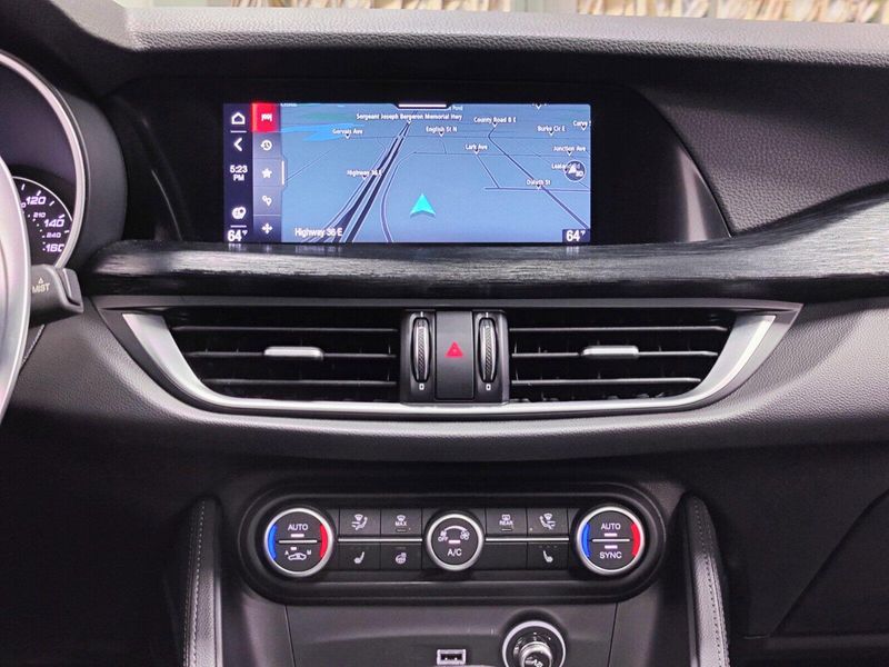 2022 Alfa Romeo Stelvio Sprint AWD w/Sunroof & NavImage 22