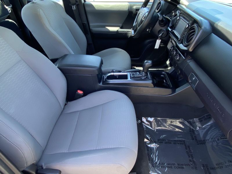 Used 2018 Toyota Tacoma Image 10
