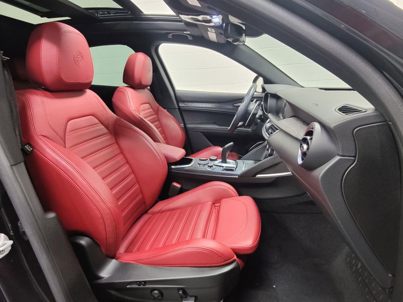 Used 2023 Alfa Romeo Stelvio Sprint AWD w/Sunroof/NavImage 5