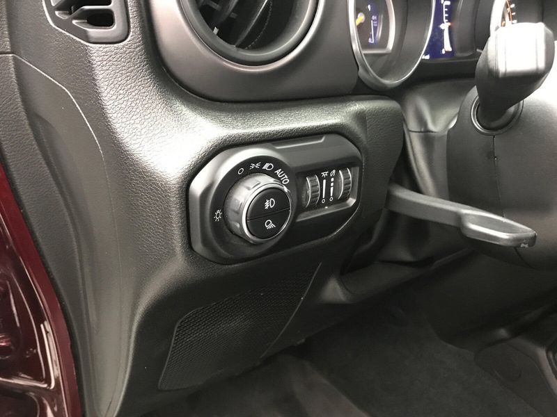 2022 Jeep Gladiator Willys photo 5