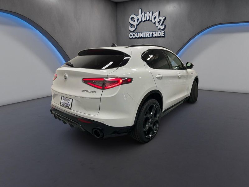 New 2026 Alfa Romeo Stelvio AwdImage 9