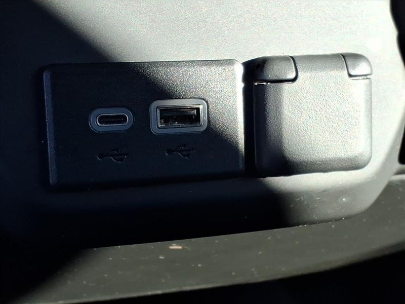 Used 2023 Chevrolet Silverado 1500 CustomImage 20