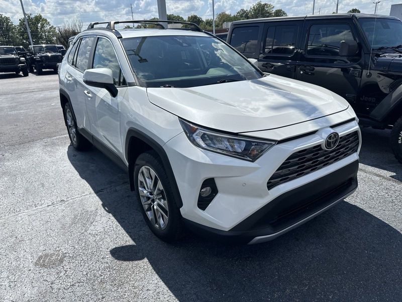 2019 Toyota RAV4 LimitedImage 3