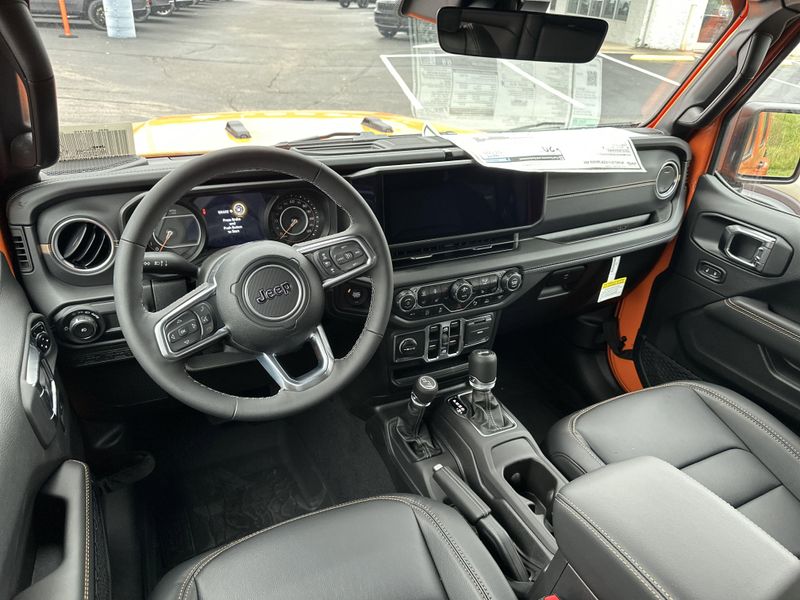 New 2025 Jeep Wrangler 4-door SaharaImage 17
