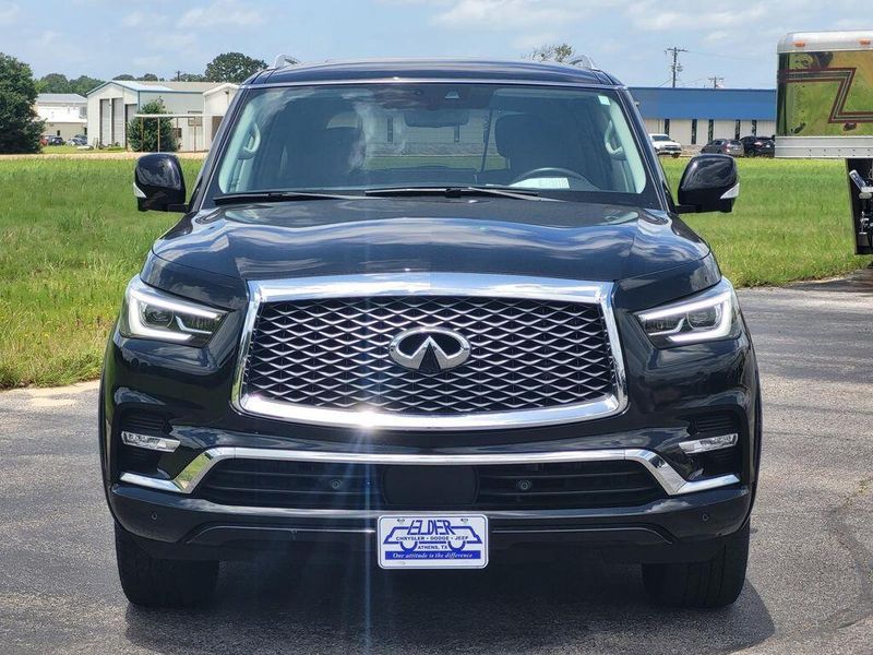 2023 INFINITI QX80 LuxeImage 2