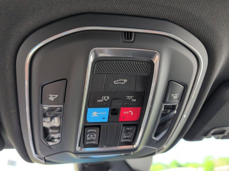 2025 Jeep Grand Cherokee Altitude X 4x2Image 29