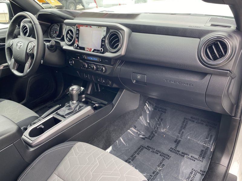 Used 2022 Toyota Tacoma TRD SportImage 9