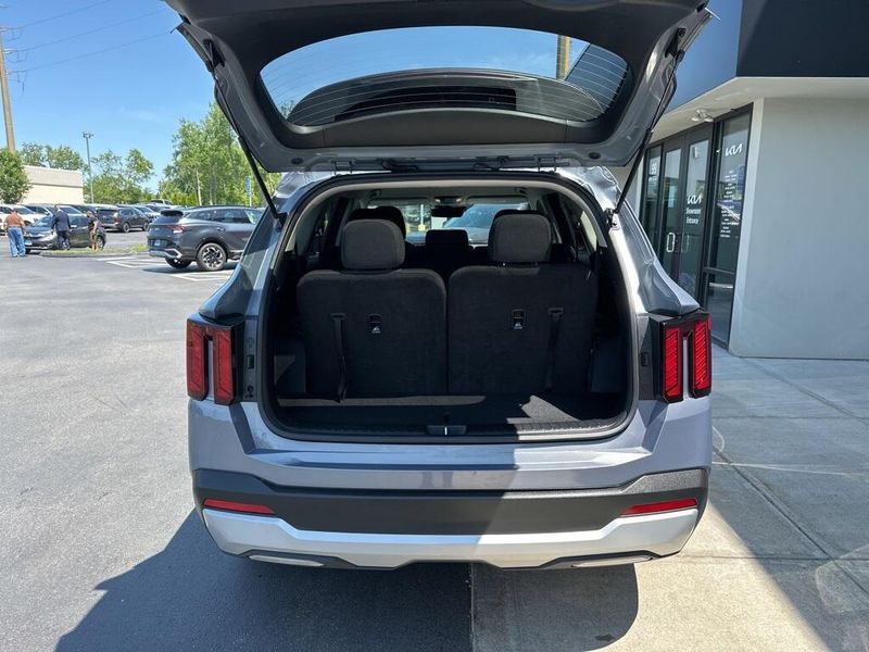 2025 Kia Sorento LXImage 19