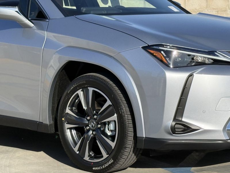 New 2026 Lexus UX 300h PremiumImage 4