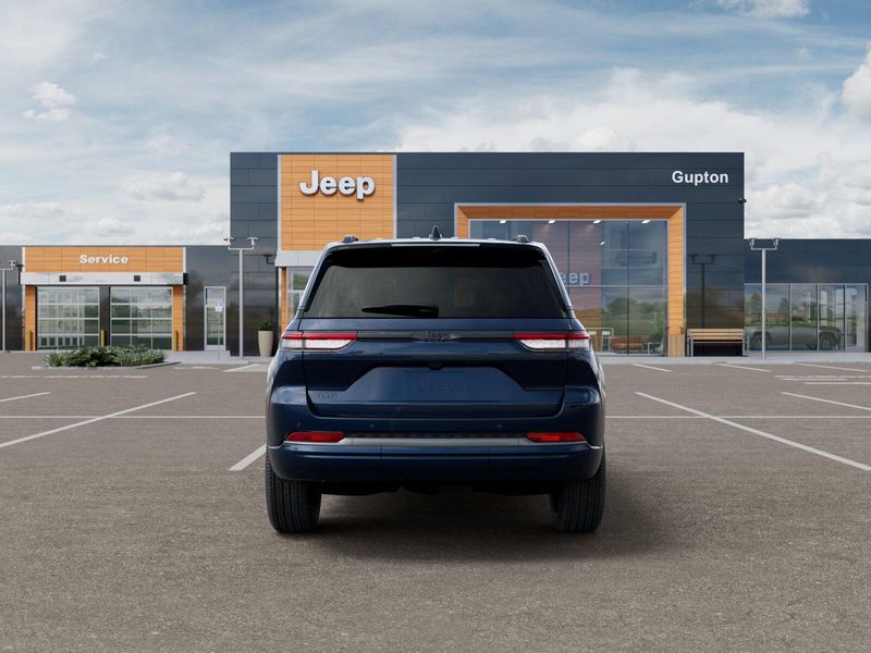 New 2027 Jeep Grand Cherokee Limited Reserve 4x4Image 7