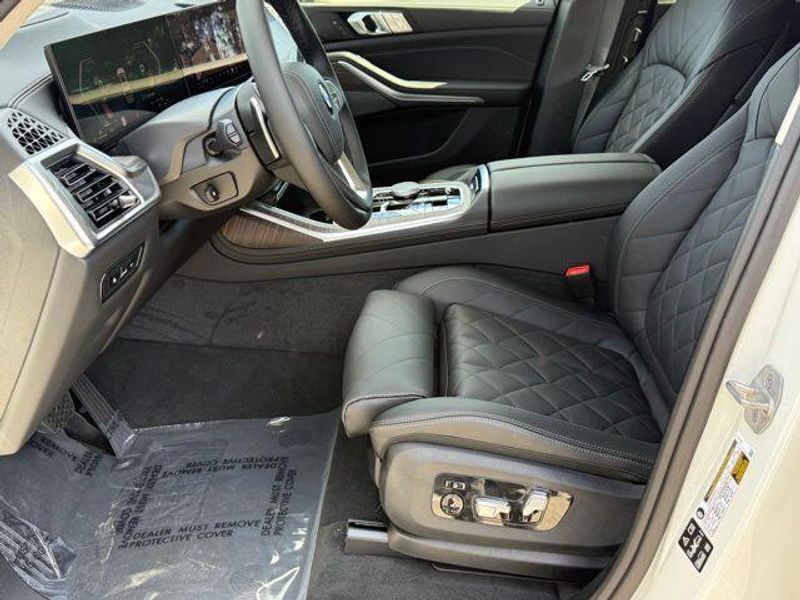 New 2026 BMW X7 xDrive40iImage 17
