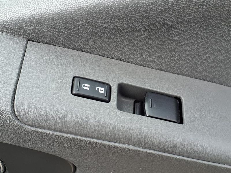 2019 Nissan Frontier SVImage 12