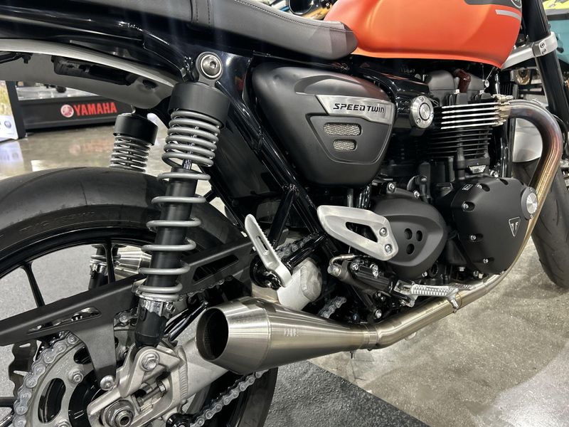 2023 Triumph SPEED TWIN 1200  in a MATTE BAJA ORANGE exterior color. Del Amo Motorsports of Redondo Beach (424) 390-7811 delamomotorsports.com 