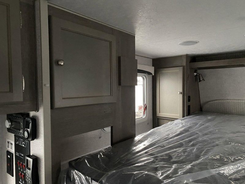 New 2025 WOLF CREEK 910 Image 19