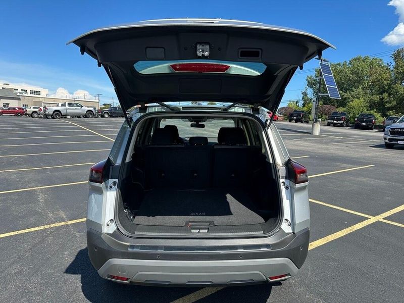 2023 Nissan Rogue SV photo 8