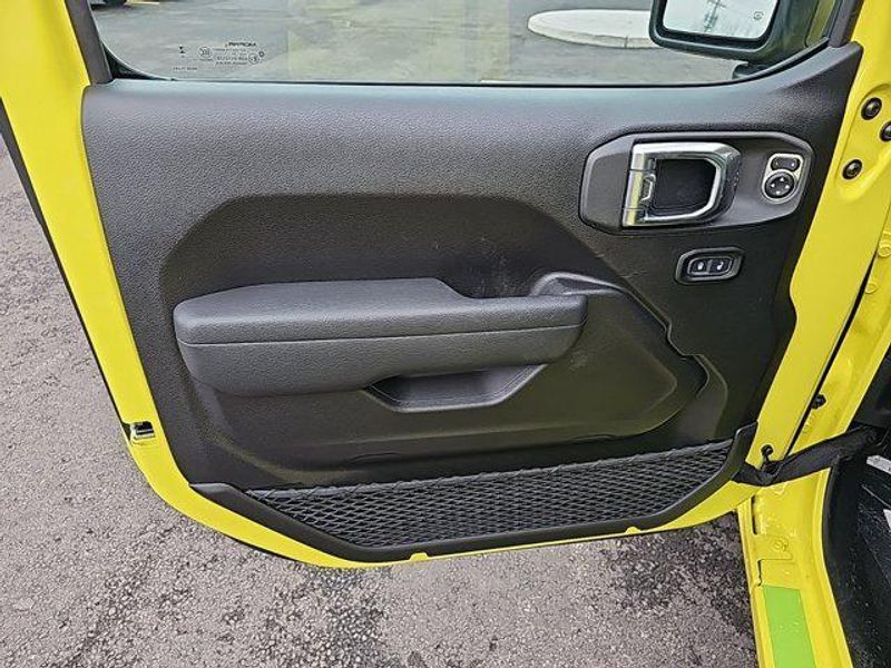 2023 Jeep Wrangler Unlimited Sport Altitude photo 13