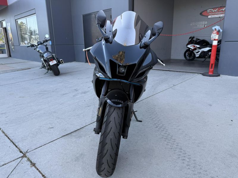 Used 2023 Yamaha YZF R7 Image 2