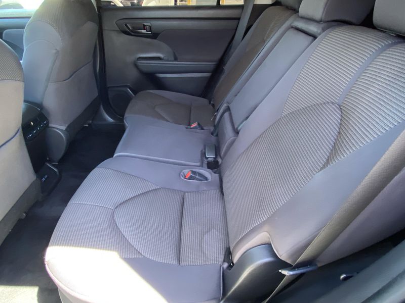 Used 2022 Toyota Highlander LEImage 14