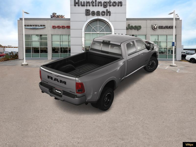 2025 RAM 3500 Laramie Crew Cab 4x4 DuallyImage 7