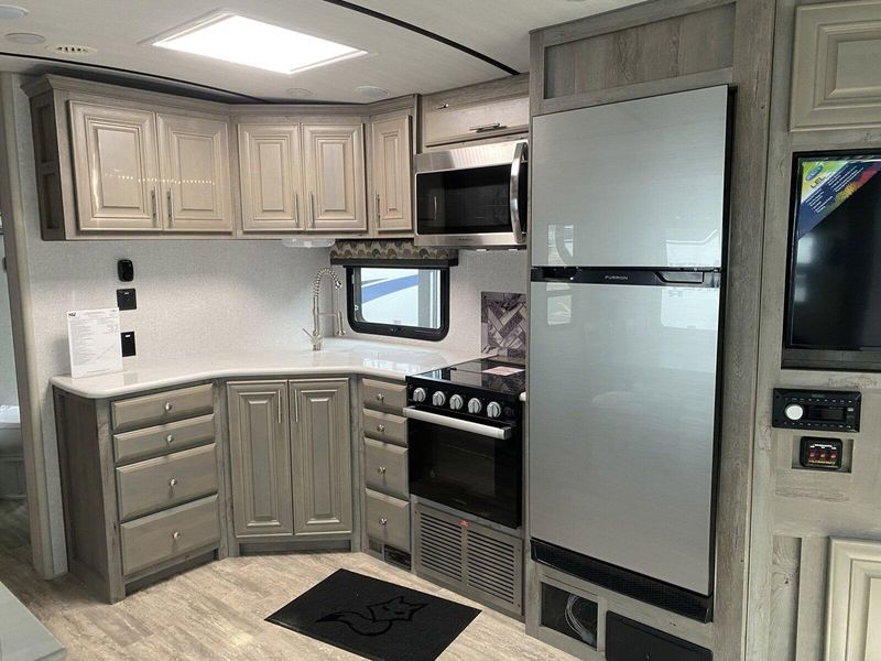 New 2025 ARCTIC FOX 32A Image 8