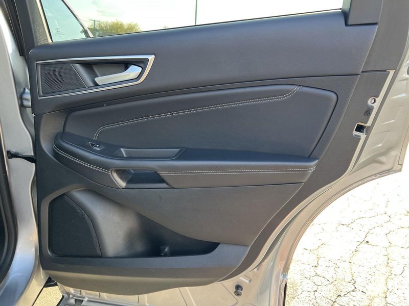2022 Ford Edge Titanium photo 17