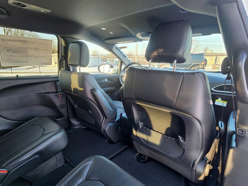 New 2026 Chrysler Voyager Lx