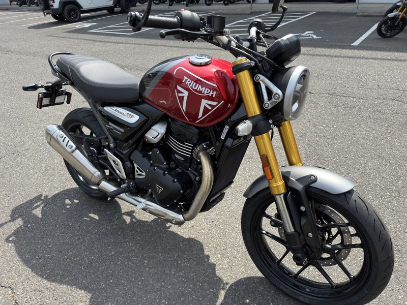 2025 Triumph SPEED 400 - CARNIVAL RED - STORM GREY 