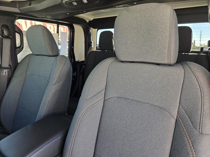 New 2026 Jeep Gladiator Sport S 4x4
