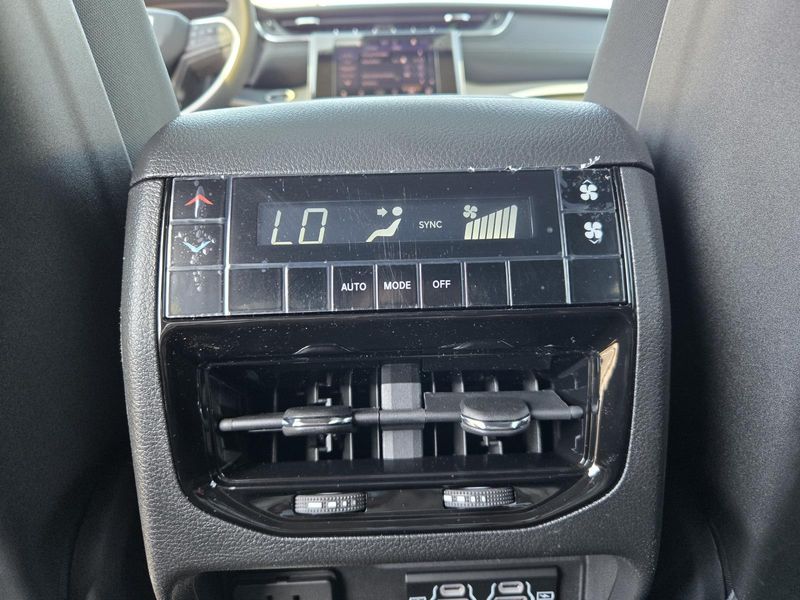 New 2026 Jeep Grand Cherokee L Laredo X 4x2