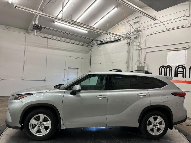 2022 Toyota Highlander LEImage 12