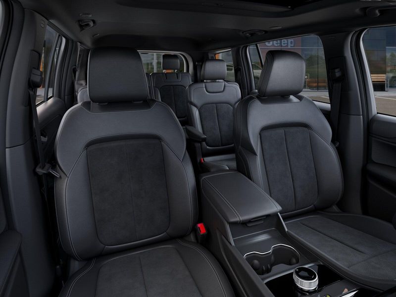 New 2025 Jeep Grand Cherokee L Altitude X 4x4Image 45