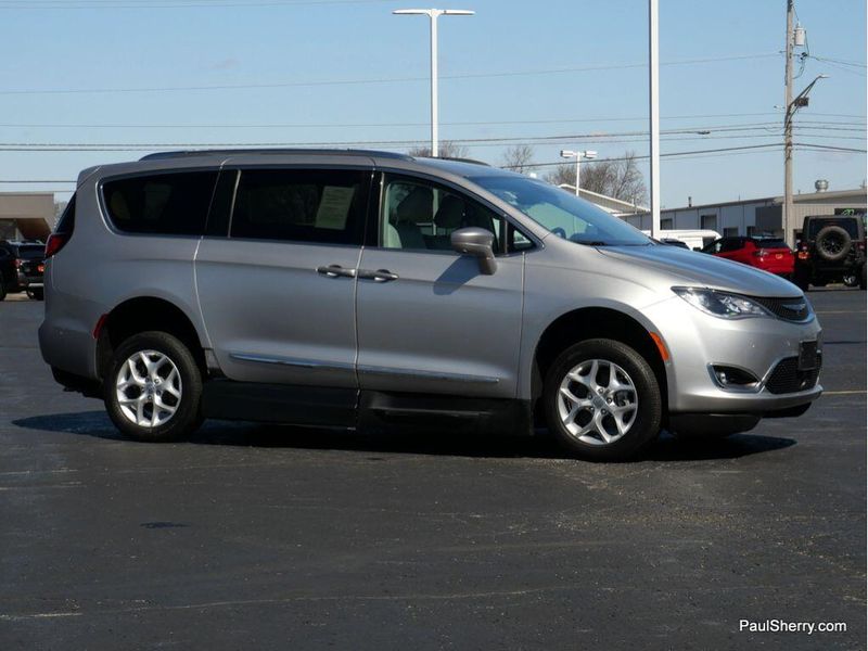 2017 Chrysler Pacifica Touring-L PlusImage 19