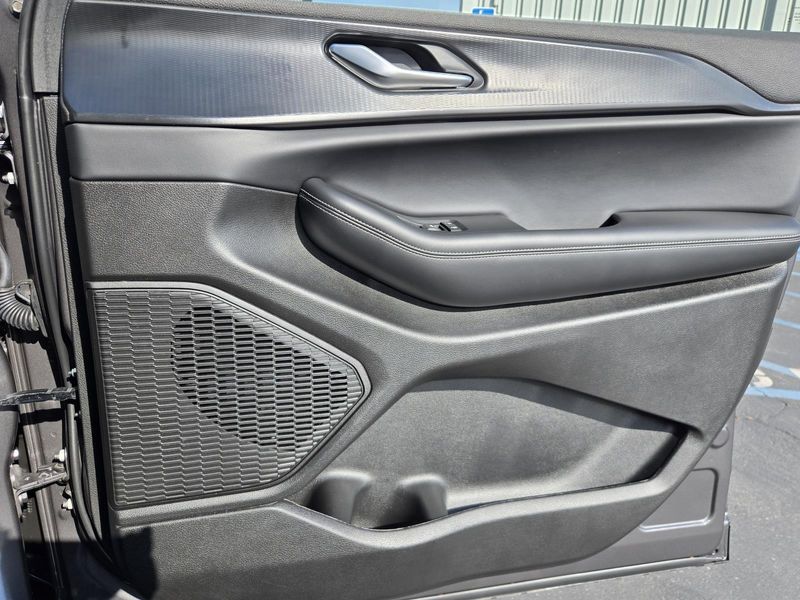 Used 2025 Jeep Grand Cherokee Laredo X 4x2