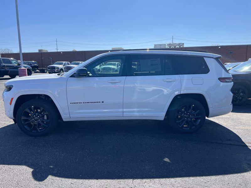 New 2026 Jeep Grand Cherokee L Limited Reserve 4x4Image 10