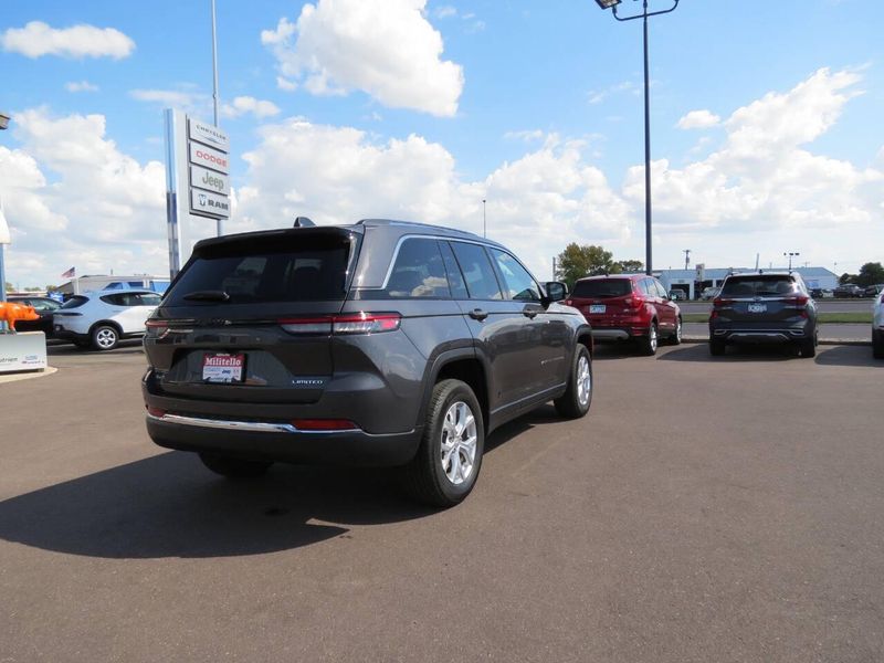 2023 Jeep Grand Cherokee Limited 4x4 4dr SUVImage 5