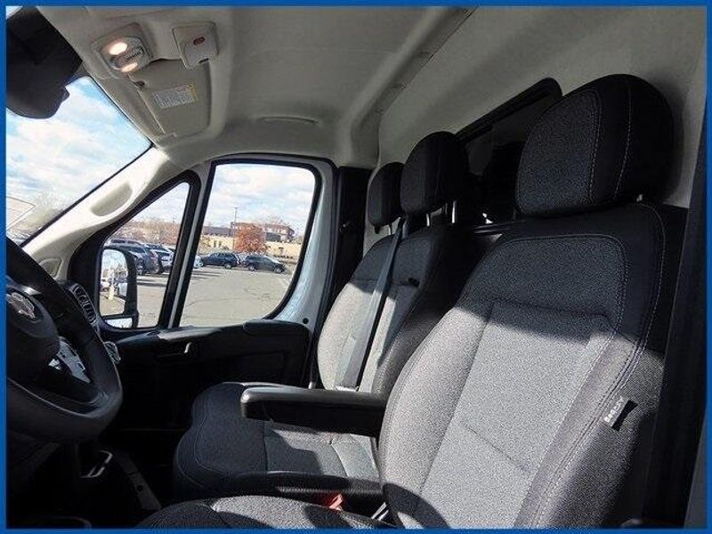 2025 RAM ProMaster Low RoofImage 10