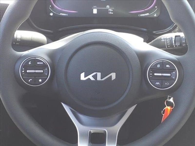 2025 Kia Soul LXImage 9