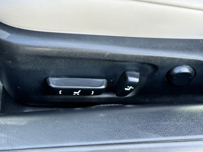 2018 Lexus RC 300Image 21