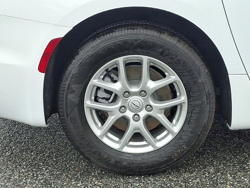 2026 Chrysler Voyager LX photo 4