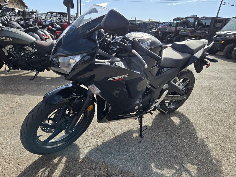 USED 2015 HONDA CBR 300R Image 3