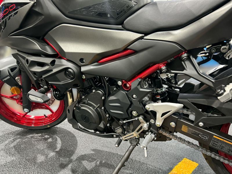 New 2025 Kawasaki Z500 SE ABS Image 14