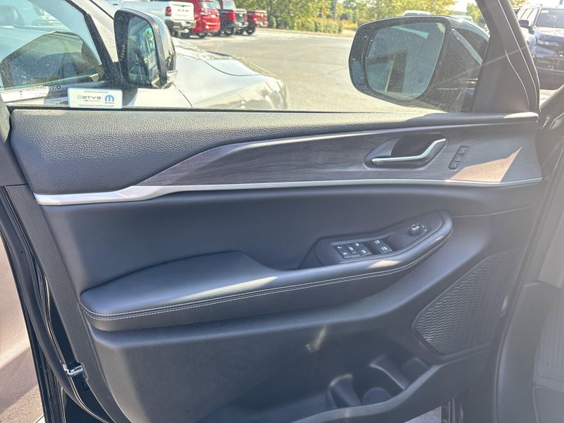 New 2025 Jeep Grand Cherokee Limited 4x4Image 20