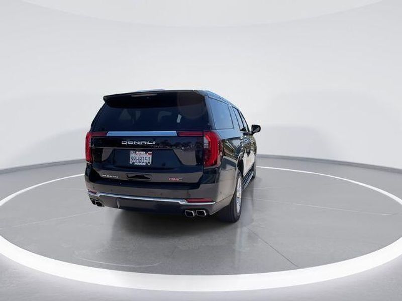 Used 2025 GMC Yukon XL DenaliImage 7