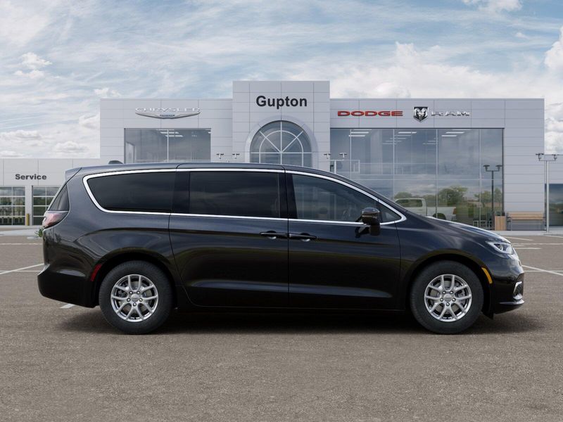 New 2026 Chrysler Pacifica SelectImage 41
