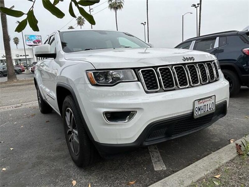Used 2020 Jeep Grand Cherokee Laredo EImage 2